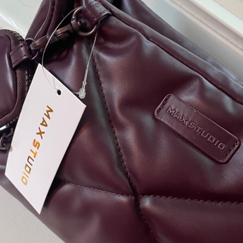 1220. Max Studio‎ Deep Burgundy Cosmetic or Toiletry Bag - Picture 2 of 4